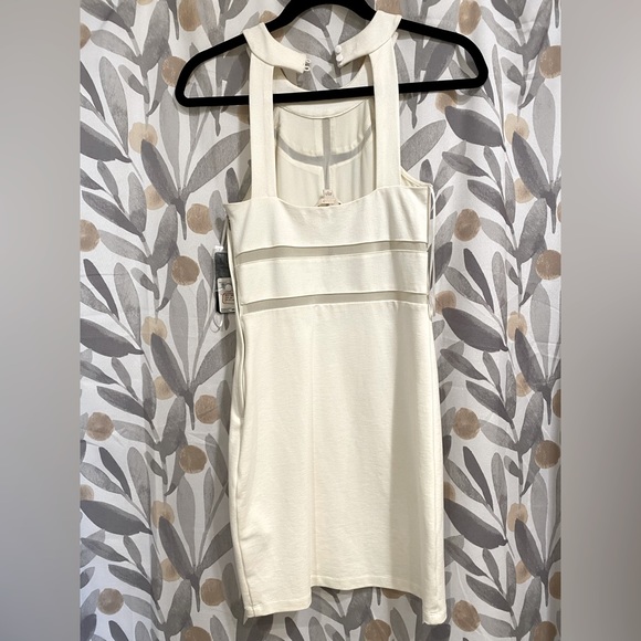 NWT Guess dress - Picture 2 of 3